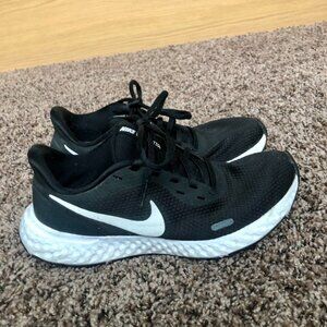 Nike Revolution 5 Women's Road Running Shoes (Black/White, Size 6.5)